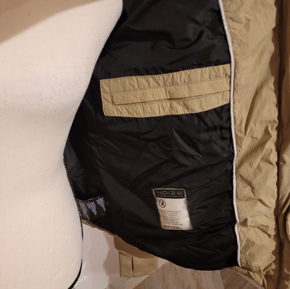 ***SOLD***Nozie hooded Puffer jacket - Picture 5 of 7